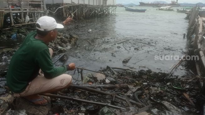 Pesisir Pantai Panjang Tercemar Limbah Oli, Warga dan Nelayan Minta Polisi Turun Tangan