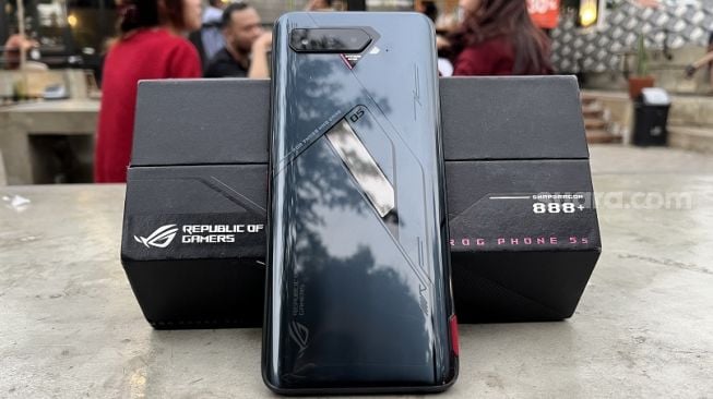 Asus ROG Phone 5s Pro. [Suara.com/Dicky Prasetya]