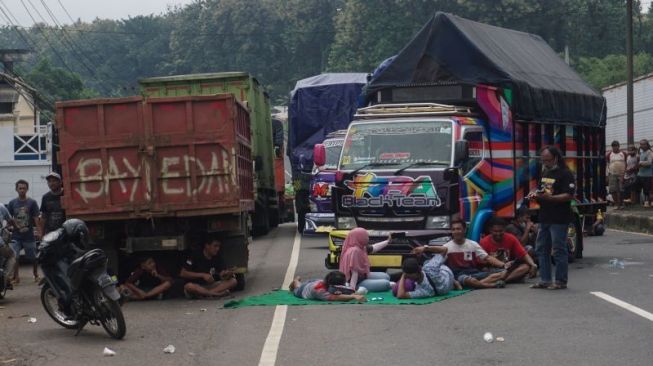 Sopir-sopir Truk di Sumatera Tolak Kebijakan Zero ODOL