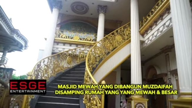 Potret Masjid yang Dibangun Muzdalifah. (YouTube/Esge Entertainment)