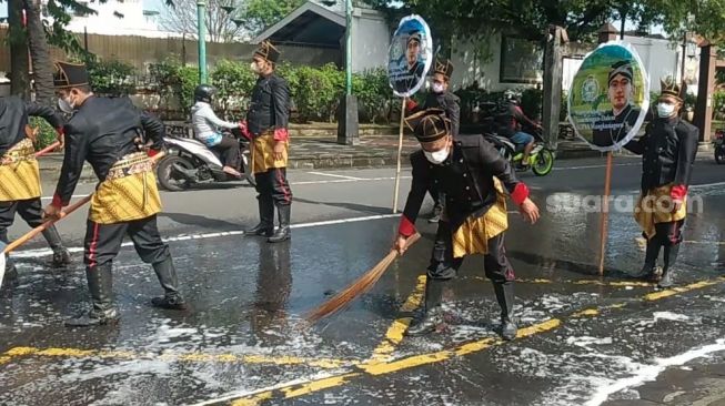 Sambut Upacara Jumenengan GPH Bhre Cakrahutomo Jadi Mangkunegara X, Warga Percantik Koridor Ngarsopuro