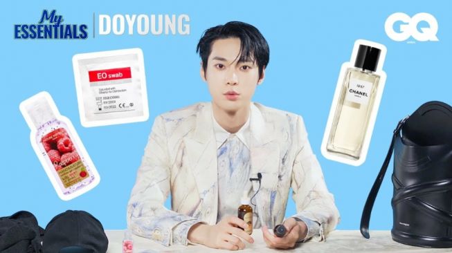 Intip 10 Barang Penting yang Ada di Tas Doyoung NCT, Apa Saja?