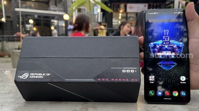 Asus ROG Phone 5s Pro. [Suara.com/Dicky Prasetya]