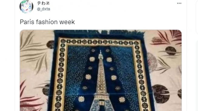 Sindir Kehebohan Paris Fashion Week 2022, Warganet Unggah Sajadah Bergambar Menara Eiffel