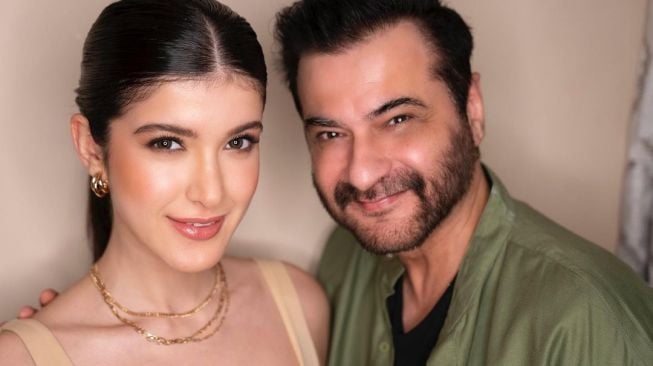 Shanaya Kapoor bersama ayah, Sanjay Kapoor. [Instagram]