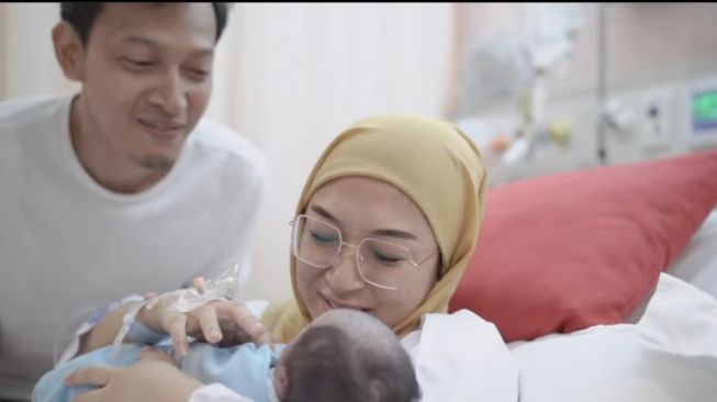 Baru Lahir, Intip 5 Potret Anak Ketiga Fedi Nuril yang Menggemaskan