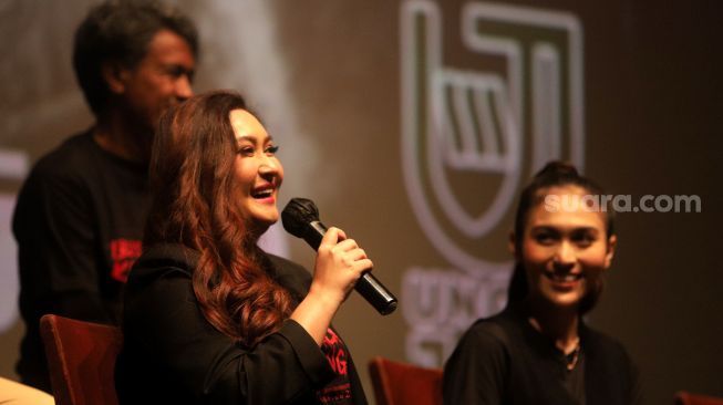 Pemeran Nafa Urbach memberikan keterangan pers saat "Press Screening" film Iblis Dalam Kandungan di XXI Epicentrum Kuningan, Jakarta, Selasa (8/3/2022). [Suara.com/Angga Budhiyanto]