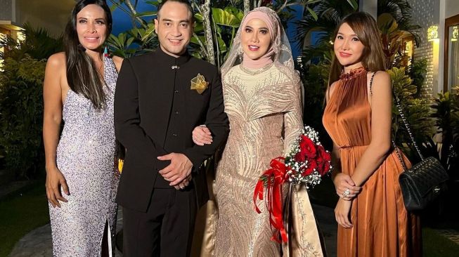 Adu Gaya Artis di Pernikahan Venna Melinda (instagram/@lucintaluna_manjalita)