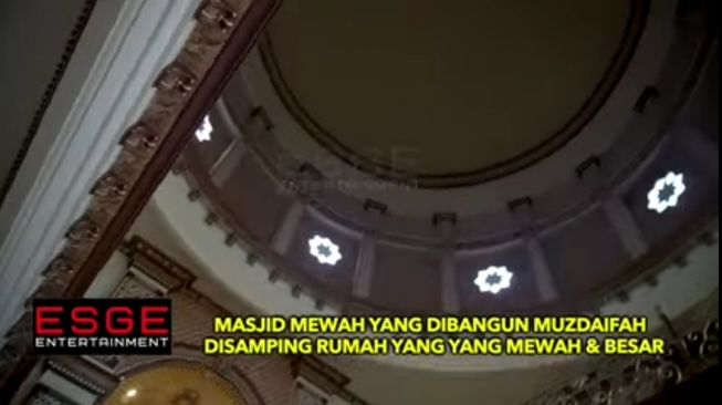 Potret Masjid yang Dibangun Muzdalifah. (YouTube/Esge Entertainment)