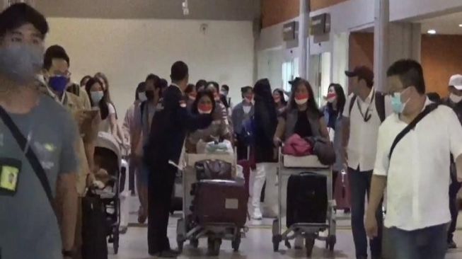 Pekerja Migran Asal Bali dari Ukraina Disambut Gembira Keluarga