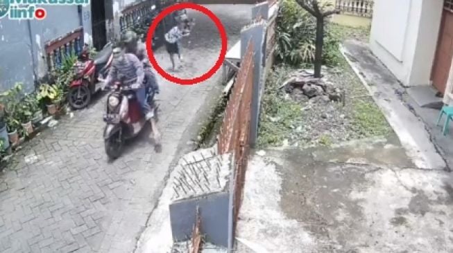 Bukan Sembarang Bocil! Bocah ini Kejar Jambret Seorang Diri, Sukses Ambil Tas Pelaku, Publik: Tampan dan Pemberani