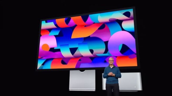 CEO Apple, Tim Cook dalam ajang Apple Event, Selasa (8/3/2022) waktu setempat. [YouTube/Apple]