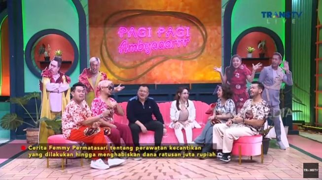 Femmy Permatasari dan suami [YouTube: Trans TV]