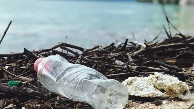 Kalian Harus Tahu Bahaya Besarnya Menghirup Udara yang Tercampur Mikroplastik