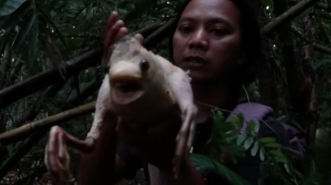 Viral Dede Inoen Asyik Makan Daging Ratu Jin Keceplosan Bilang Daging Bebek, Yang Ditunggu Netizen Akhirnya Terjadi