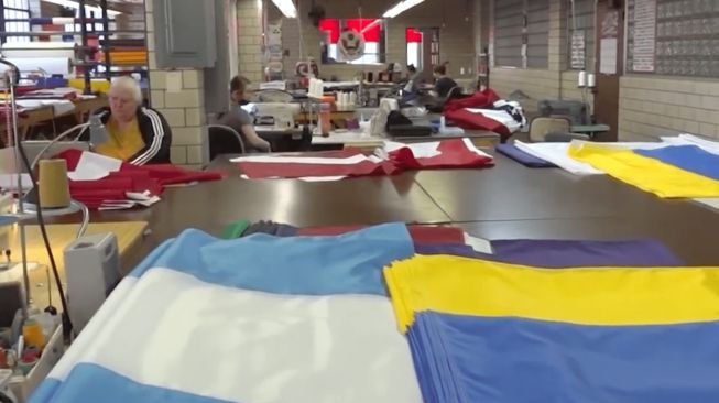 Warga AS Tunjukkan Solidaritas Terhadap Ukraina: Borong Bendera Biru Kuning