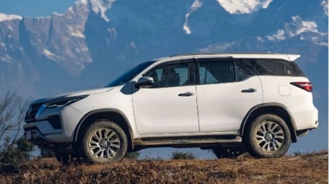 Miring Abis dan Bikin Ngiler, Segini Taksiran Harga Fortuner 2015 Lengkap dengan Spesifikasinya