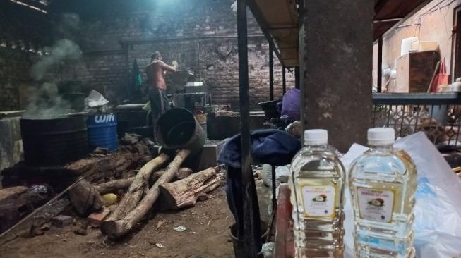 Kesetrum Harga Minyak Goreng yang Mahal, Harga Minyak Kelapa Ikut-ikutan Naik