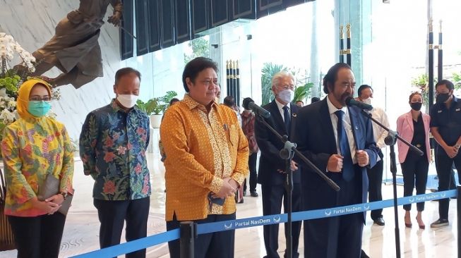 Partai Golkar dan NasDem memberikan sinyal untuk menduetkan Bendahara Umum Nasdem Ahmad Sahroni dengan Ketua DPP Golkar Airin Rachmi Diany. (Suara.com/Bagaskara)