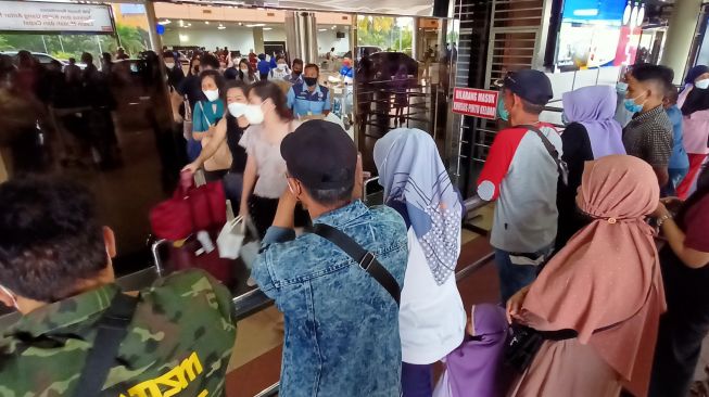 Bebas PCR Diberlakukan, Jumlah Penumpang di Bandara Hang Nadim Batam Membludak, Penerbangan Ditambah