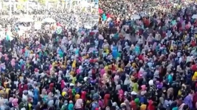 Viral Lautan Emak-emak Antre Minyak Goreng Bak Konser, Publik Ngeri: Bisa Zona Merah