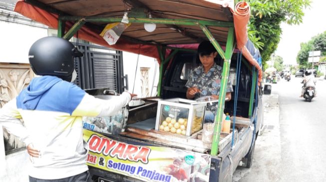 Cerita Dika, Pedagang Tahu Bulat yang Terpaksa Beralih ke Minyak Goreng Kualitas Rendah Agar Tetap Berjualan