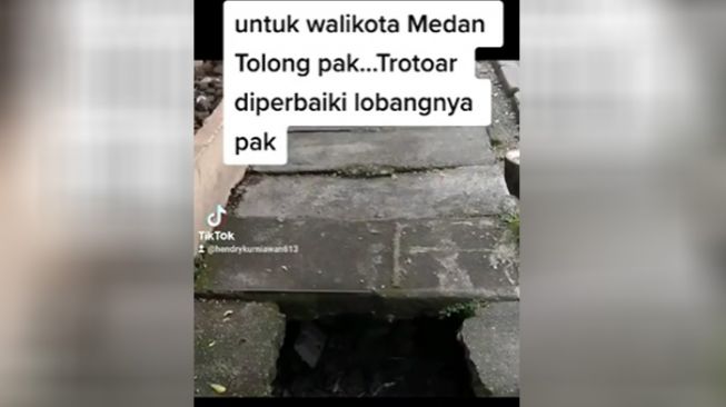 Trotoar di Depan SD Jalan Halat Medan Rusak: Lihat Ini Pak Bobby