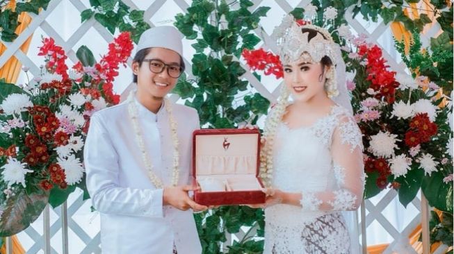 Potret pernikahan Doni Salmanan dengan mantan istri. (Instagram/awanisweddingorganizer)