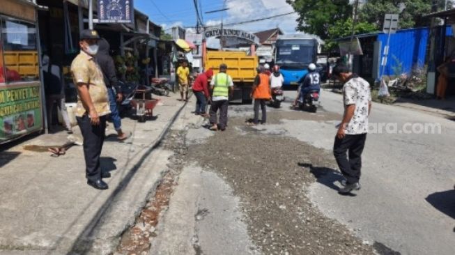 Banyak Lubang Berbahaya, Pemprov Sulsel Lakukan Penanganan Darurat Ruas Jalan Raya Antang Kota Makassar