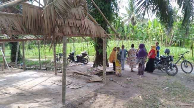 Aksi Emak-emak Geruduk Lapak Narkoba di Sumut: Kami Resah Suami, Anak Datang Kemari!