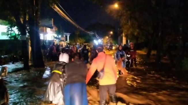 Banjir Bandang Terjang Wilayah Tuban, Satu Warga Meninggal Dunia