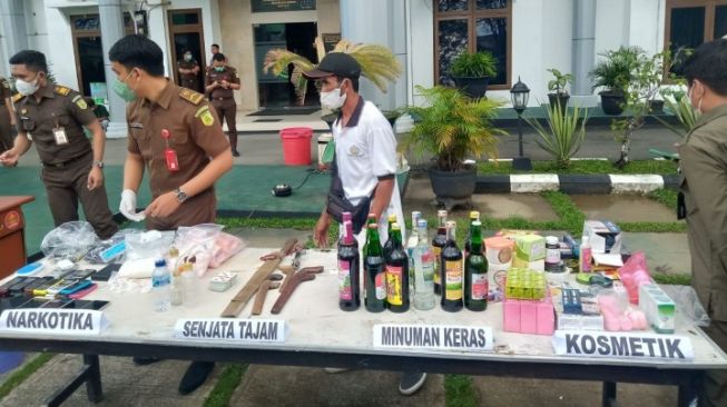 Kejari Bontang Bongkar 3 Tangkapan Besar di WIlayahnya, Terdakwa Divonis Belasan Tahun, Denda Rp 1 Miliar