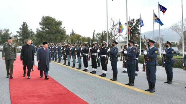 Pertemuan Menteri Pertahanan Republik Indonesia Prabowo Subianto dan Menteri Pertahanan Nasional Yunani Nikolaos Panagiotopoulos di kota Athena, Yunani, Jumat (11/3/2022). (Biro Humas Setjen Kemhan)