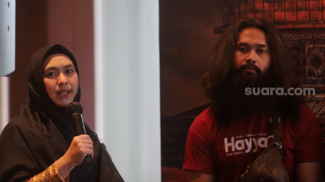 Aktris Oki Setiana Dewi ditemui saat jumpa pers film Hayya 2 di Epicentrum XXI, Kuningan, Jakarta, Sabtu (12/3/2022). [Suara.com/Angga Budhiyanto]