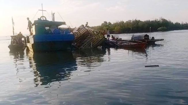 Kapal Angkut Sembako dari Tanjungpinang ke Selat Panjang Bocor, Kandas di Pulau Pandan, 4 Awak Selamat