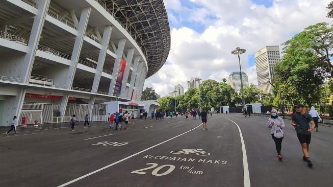 Warga berolahraga di kawasan Stadion Utama Gelora Bungkarno, Senayan, Jakarta, Sabtu (12/3/2024).  ANTARA FOTO/Muhammad Iqbal
