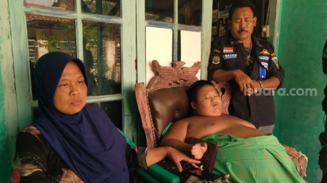 Dirawat di Rumah Sakit, Rafka Adi Putra, Bocah Obesitas Berat Asal Babelan Ngamuk Minta Pulang