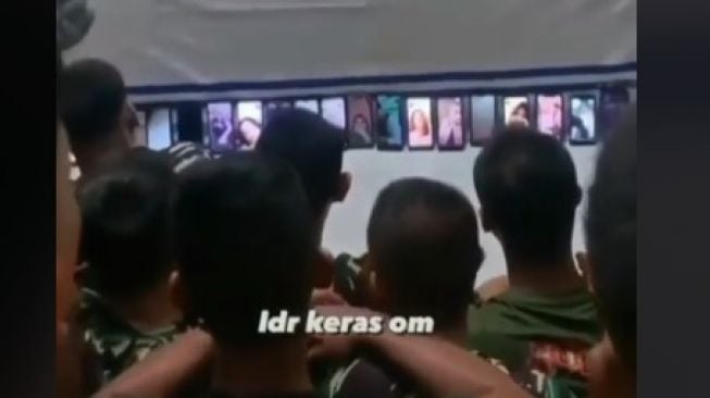 Viral Calon Tentara Kompak Video Call Kekasih, Warganet Mengira Pengajian