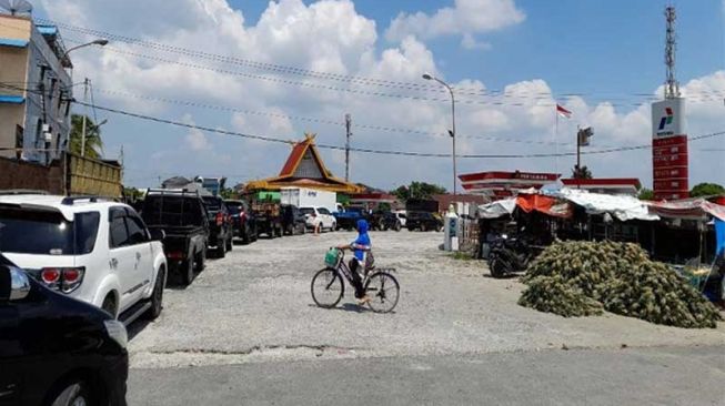 Cerita Sopir Truk Baru Dapat Solar setelah Keliling Lima SPBU di Pekanbaru