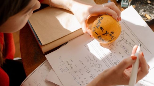 Viral, Guru Matematika di Bekasi Punya Cara Ngajar yang Asyik dan Humoris, Publik Ingin Langsung Pindah Sekolah