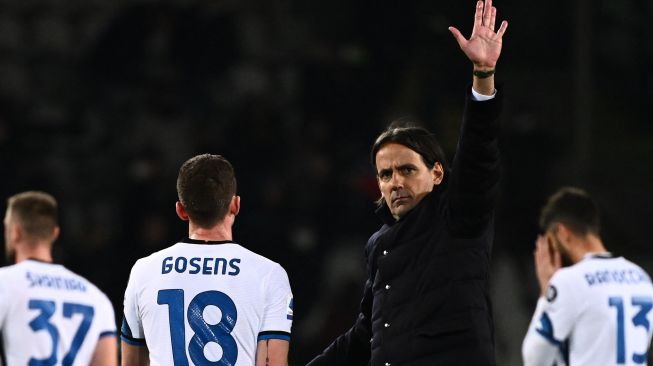 PReaksi pelatih Inter Milan Simone Inzaghi pada akhir pertandingan sepak bola Serie A Liga Italia antara Torino dan Inter Milan di stadion Olimpiade, Turin, Italia, Sabtu (13/3/2022). [Marco BERTORELLO / AFP]
