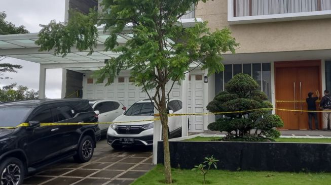 Rumah dan mobil mewah Doni Salmanan disita polisi