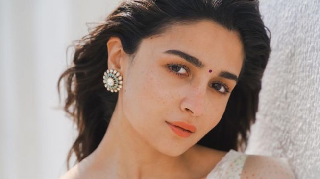 Alia Bhatt Ultah ke-29, Kami Persembahkan 5 Film Terbaiknya