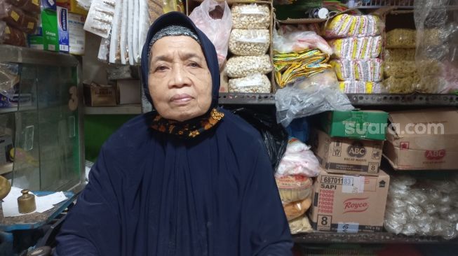 Parini Kaget Tiba-Tiba Didatangi Jokowi di Pasar Sentul, Langsung Mengeluh Minyak Goreng Langka