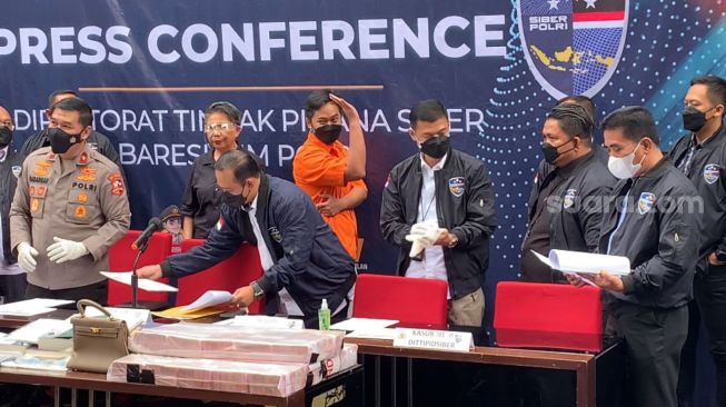 Enam Publik Figur Ini Siap-Siap Dipanggil Polisi Terkait Kasus Doni Salmanan