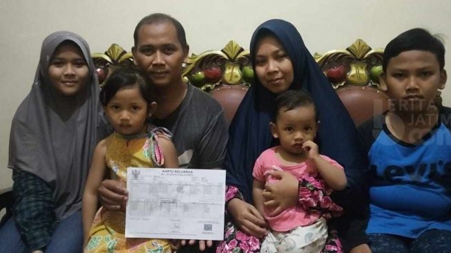 Kisah Orang Tua Menamai Empat Anak Mereka Masing-masing Hanya Satu Huruf