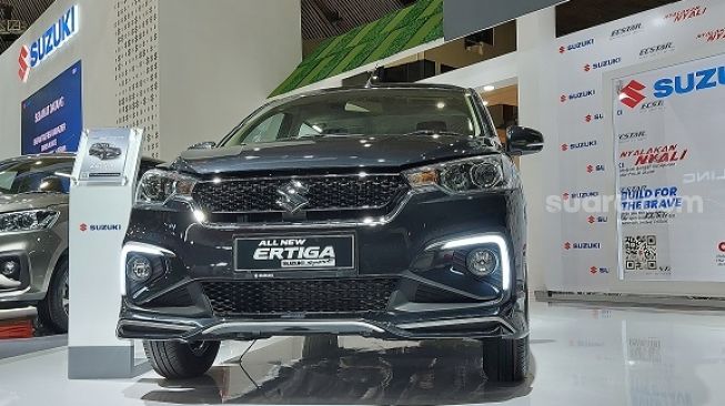 Suzuki Ertiga Hybrid akan diluncurkan pada 10 Juni 2022 di Indonesia. Foto: All-New Suzuki Ertiga di pentas Jakarta Auto Week atau JAW 2022 [Suara.com/Manuel Jeghesta Nainggolan].