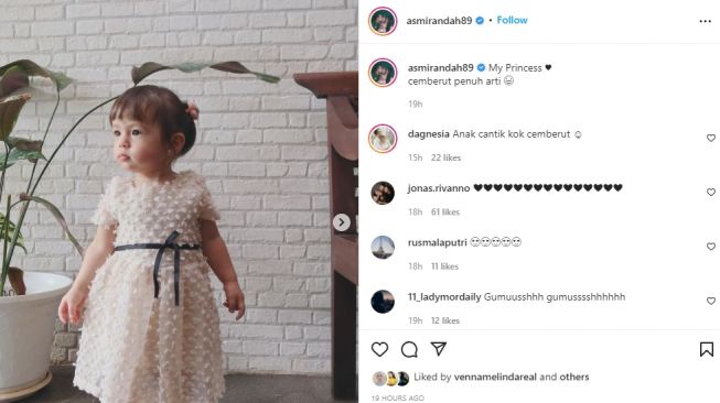 Kegemasan putri Asmirandah pakai dress (instagram.com)