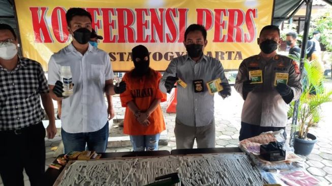 Palsukan Kapur Ajaib Bagus dengan Insektisida, Pelaku Diamankan Saat Beli Bahan Baku di Bojonegoro