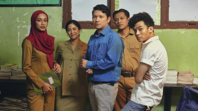 Guru-Guru Gokil: Debut Dian Sastro Sebagai Produser Film Berdurasi Panjang